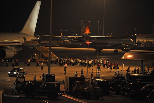 Arsenal players welcomed in Vietnam - ảnh 1